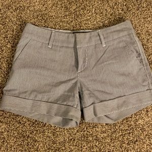 DEAR JOHN cuffed pinstriped shorts - size 27
